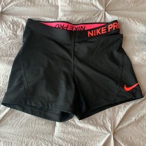BLACK NIKE PROS